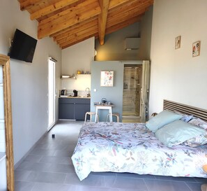 1 bedroom, WiFi, bed sheets - Studio "Private Room, En-Suite Bathroom" with Private Terrace, Wi-Fi and Air Conditioning (Saulcet)
