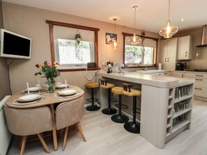 Dishwasher, cookware/dishes/utensils - Crown Cottage (Dunfermline)