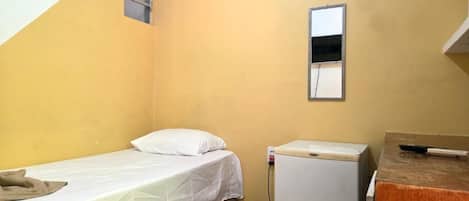 Habitación, 1 cama individual | Escritorio, espacio para trabajar con un portátil, wifi gratis