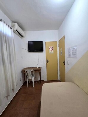 Habitación, 1 cama individual | Escritorio, espacio para trabajar con un portátil, wifi gratis