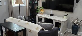 Tiny Home on 20 acres with Hot Tub, close to town