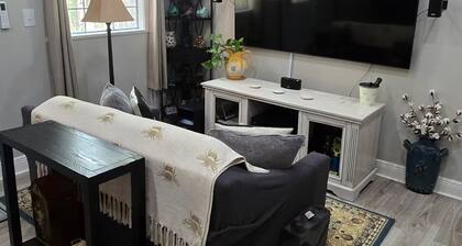 Tiny Home on 20 acres with Hot Tub, close to town