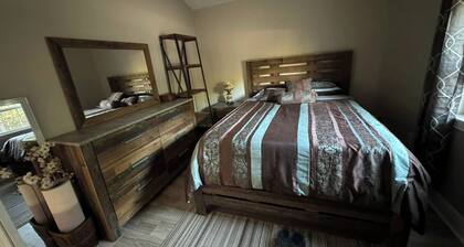 Tiny Home on 20 acres with Hot Tub, close to town