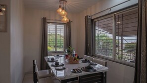 Dining - 4-bedroom villa in  Metgutad Mahabaleshwar with private huge swimming pool (Metgutad)