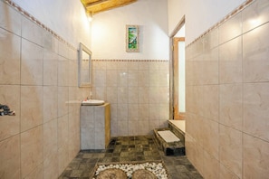 Room, 1 Bedroom, Smoking, Hot Tub | Bathroom