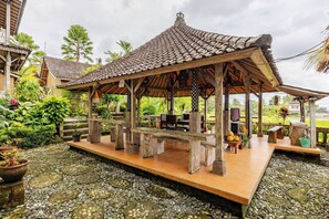 Outdoor dining - Room-private Entrance Bliss Pet-friendly (Ubud)