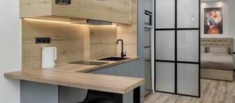 Modern Apartment Near Downtown Cozy, Bright & Well Connected