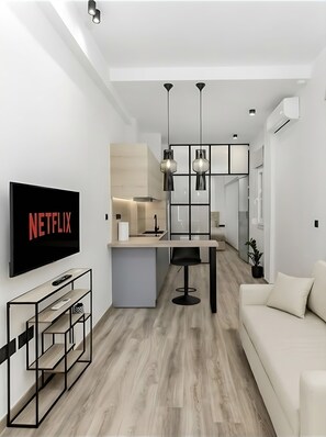 Living area - Modern Apartment Near Downtown Cozy, Bright & Well Connected (Thessaloniki)