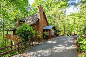 Exterior - BlueMoonOL: HotTub*Wifi*Pet-Friendly*Yard*FirePit*Games (Sevierville)