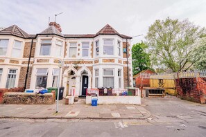 Exterior - Town Centre Gem Bright and Spacious 3-Bed (Cardiff)