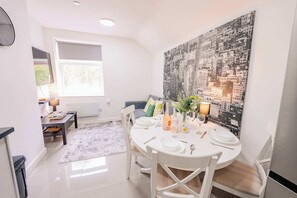 Dining - Town Centre Gem Bright and Spacious 3-Bed (Cardiff)