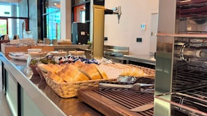 Frukostbuffé varje dag mot avgift