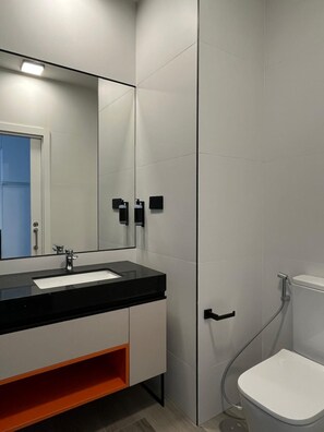 Bathroom - Leganés Urban Apartments by gaiarooms (Madrid)