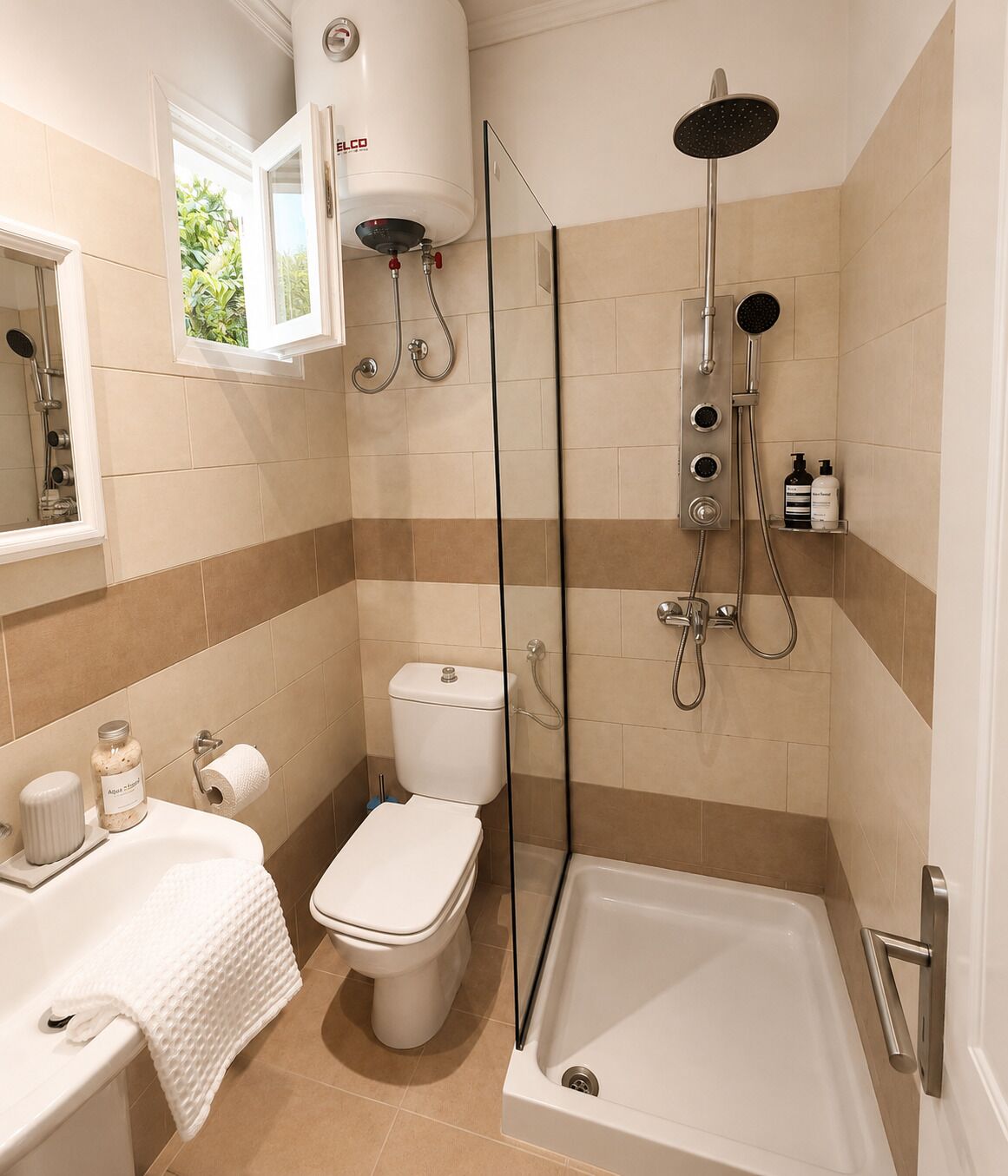 Economy Bungalow | Bathroom | Shower, free toiletries, hair dryer, towels