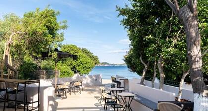 Physis Oikos Beachfront Apartments