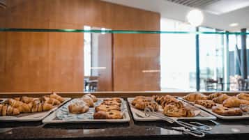 Tägliches Frühstücksbuffet gegen Gebühr