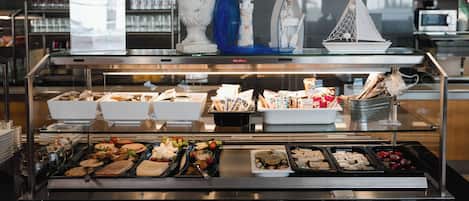Tägliches Frühstücksbuffet gegen Gebühr
