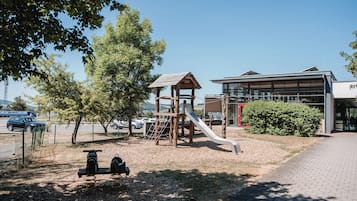 Außen-Kinderspielplatz
