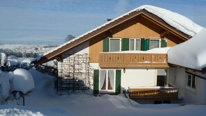 Exterior - Apartment 'Panorama' with Shared Terrace, Shared Garden and Wi-Fi (Bad Kohlgrub)