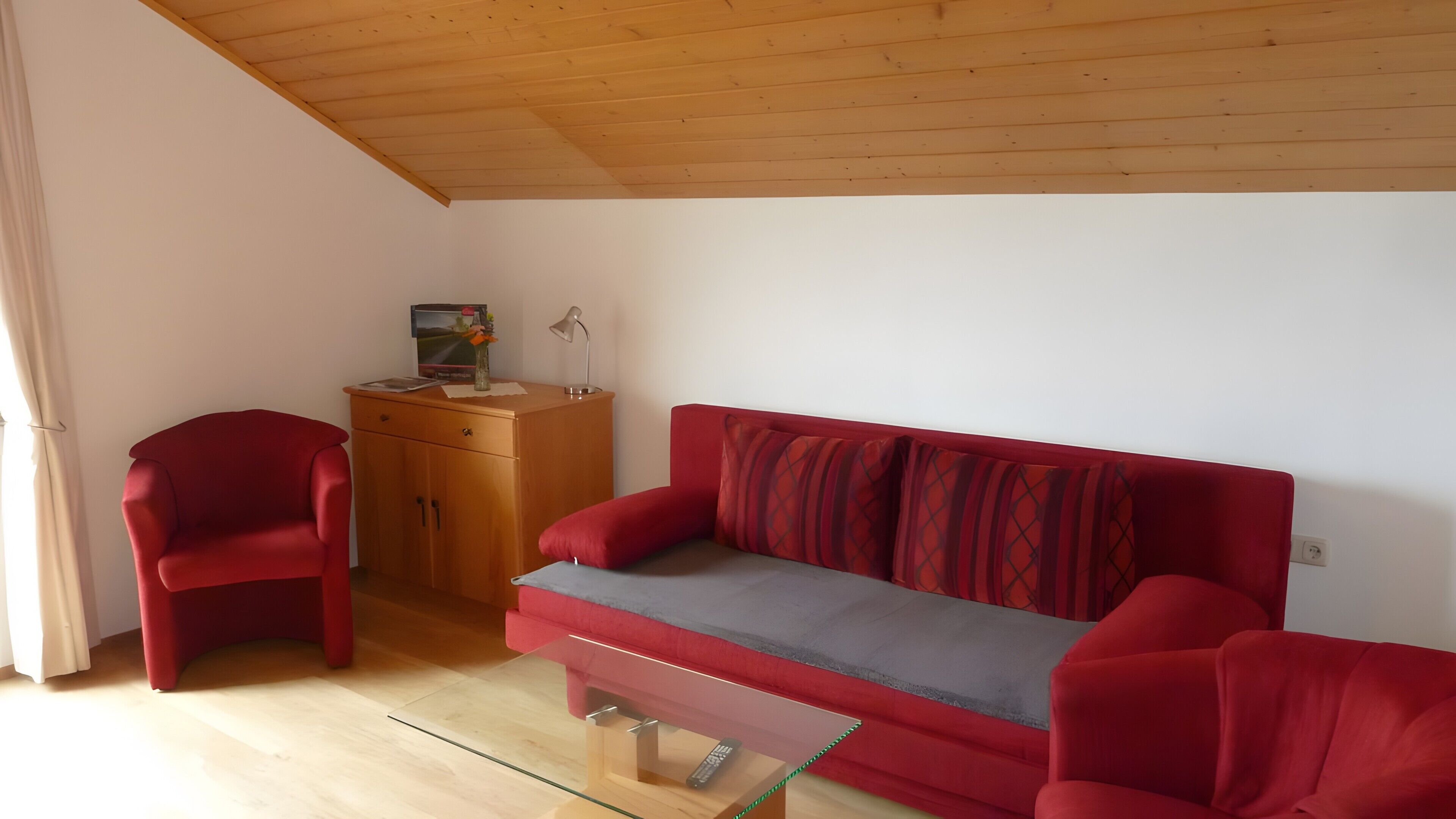 Fernseher, Tischtennisplatte