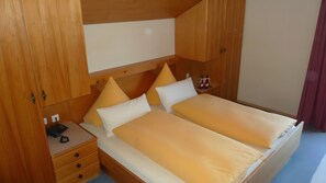 Room - Apartment 'Panorama' with Shared Terrace, Shared Garden and Wi-Fi (Bad Kohlgrub)