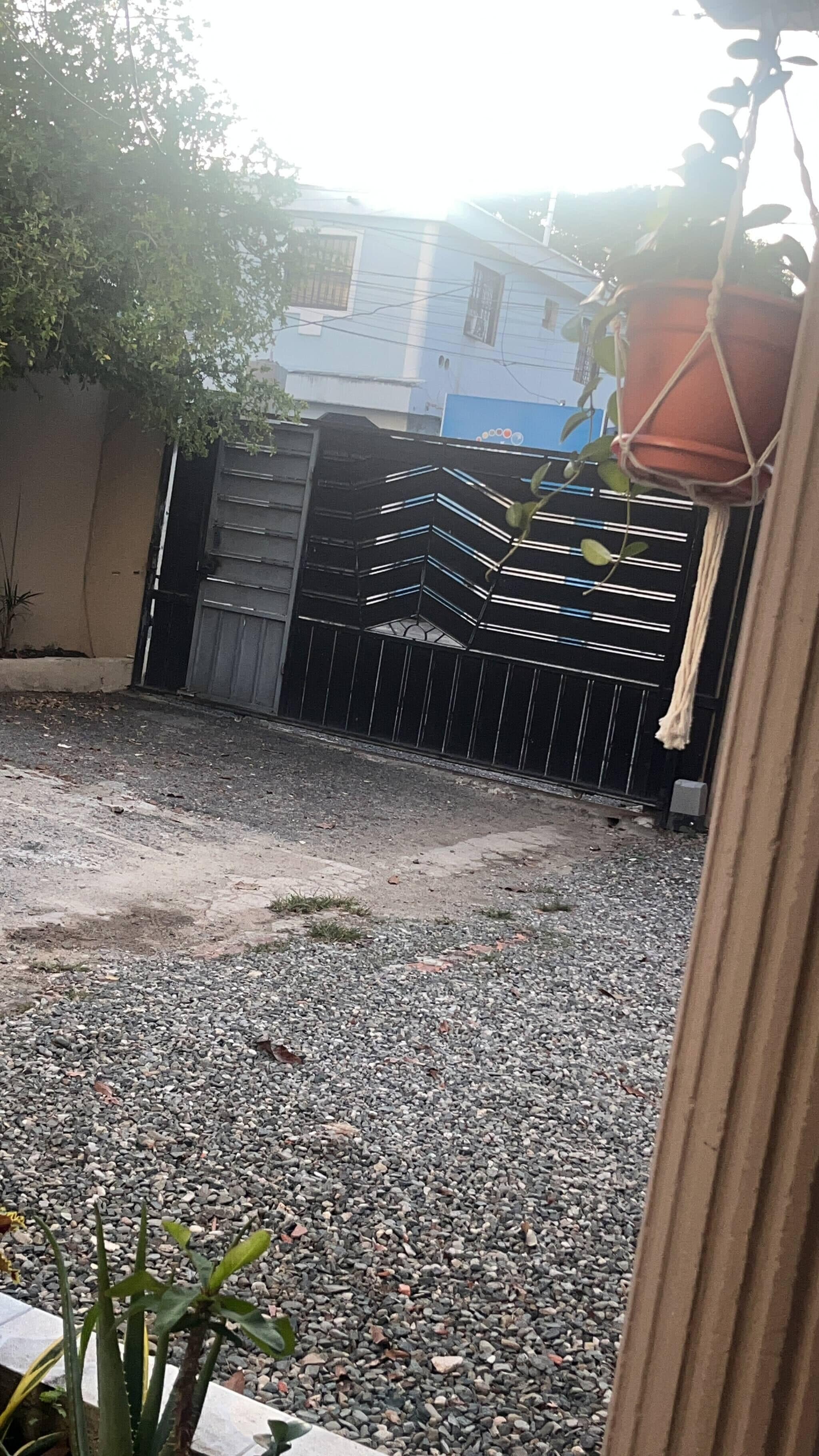 المنطقة المحيطة بالمنشأة