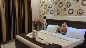 Deluxe Room | Desk, laptop workspace, free WiFi