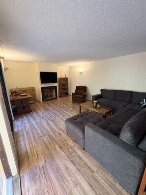 Smart TV, fireplace - Beachside spacious 2-bedroom 2.5 bath townhome in Cedar Dunes. (New Smyrna Beach)