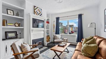 TV, fireplace, offices