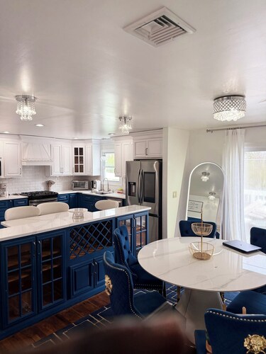 TH Luxe Home, Sleeps 9, Your vacation home. 50 mint from NYC, attractions & more