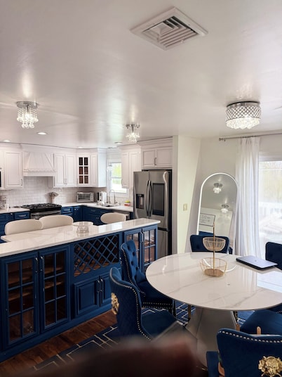 TH Luxe Home, Sleeps 9, Your vacation home. 50 mint from NYC, attractions & more