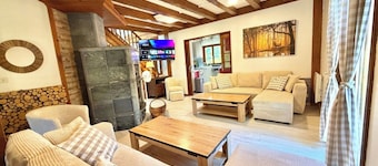 Majestic Forest - peaceful retreat - 15 people