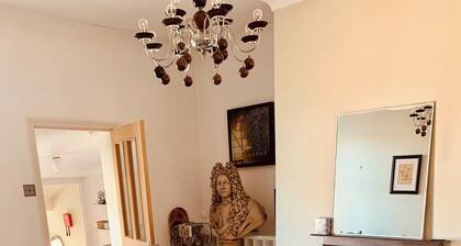 Bright 2-bed Apartment With Office in Newcastle