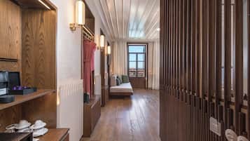 Deluxe Suite with Sea View | Interior