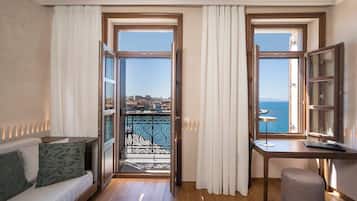 Deluxe Suite with Sea View | Área de sala de estar