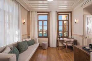 Superior Suite with Sea View | Area soggiorno