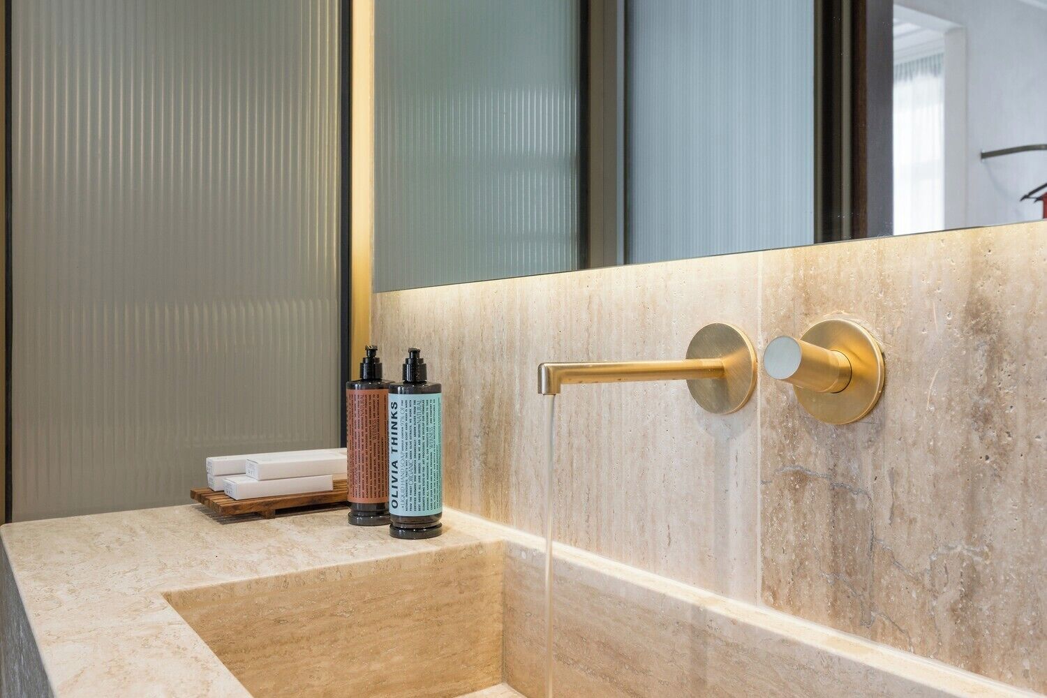 Superior Suite with Sea View | Banheiro | Secador de cabelo, toalhas de banho, sabonete, shampoo