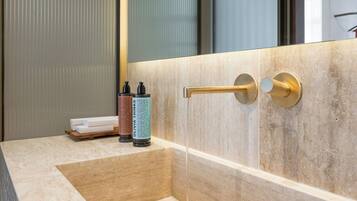 Superior Suite with Sea View | Bilik Mandi | Pengering rambut, tuala disediakan, sabun, syampu