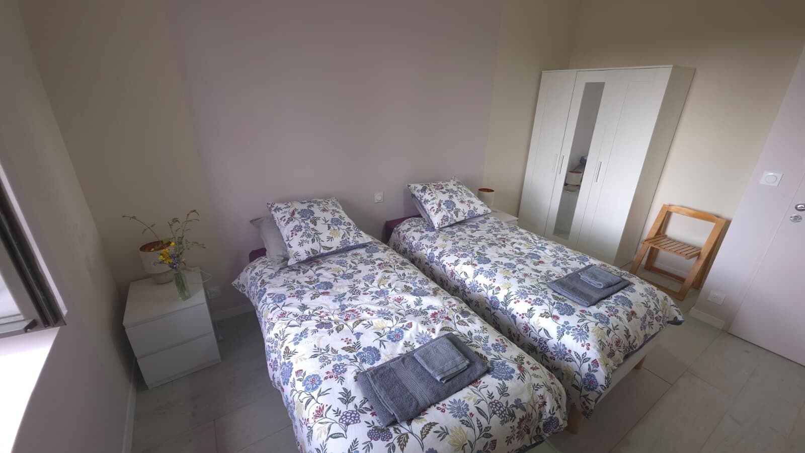Iron/ironing board, WiFi, bed sheets