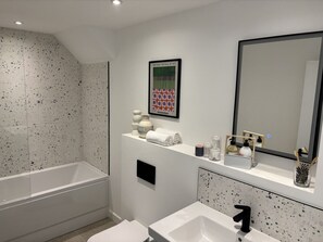 Bathroom - Brand New Barn Conversion in Bluntisham (Bluntisham)