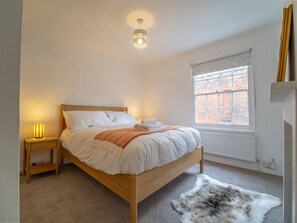 Iron/ironing board, WiFi, bed sheets - City Centre Cottage | Canterbury  | Garden & Views (Kent)