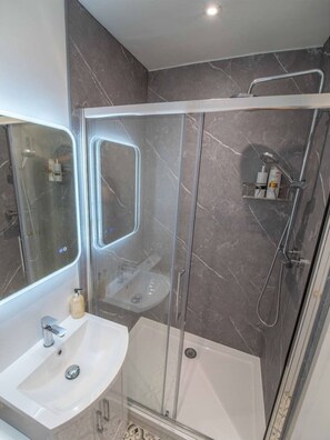 Hair dryer - City Centre Cottage | Canterbury  | Garden & Views (Kent)