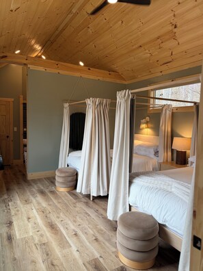 Room - Secluded & Luxury Cabin w Hot Tub + Sauna + Expansive Deck Surrounded by Nature (Laurelville)