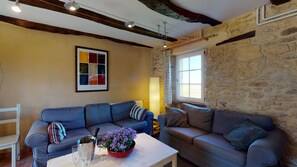 TV, DVD player, ping pong, books - The basket maker's house at Domaine des Fargues **** (Sainte-Foy-de-Longas)