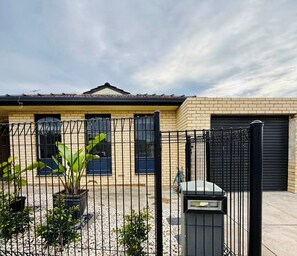 Exterior - 400m from the beach! (Semaphore)