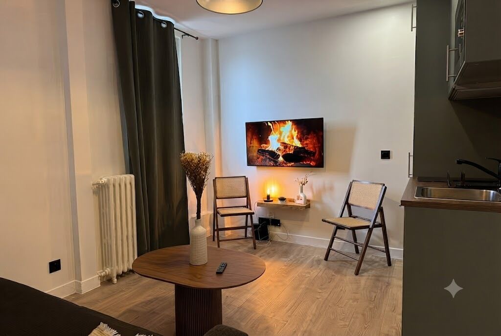 Deluxe Apartment | Living area