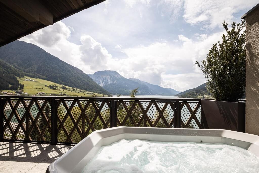 Deluxe-Zimmer, Seeblick | Außen-Whirlpool