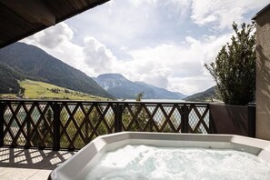 华丽客房, 湖景 | 室外 SPA 浴缸