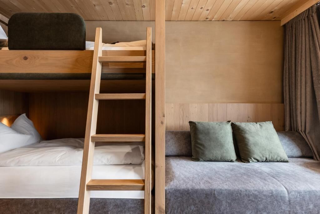 Caja de seguridad en la habitación y escritorio 