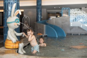 2 indoor pools, outdoor pool, open 7:00 AM to 8:00 PM, pool loungers - Das Gerstl Family Retreat (Curon Venosta)